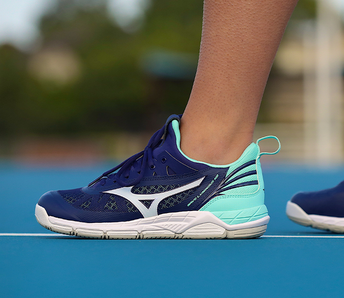 mizuno wave luminous mid