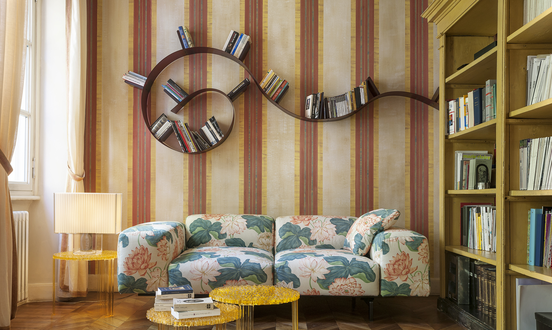 Bookworm Medium Bookshelf by Ron Arad for Kartell | Space Furniture