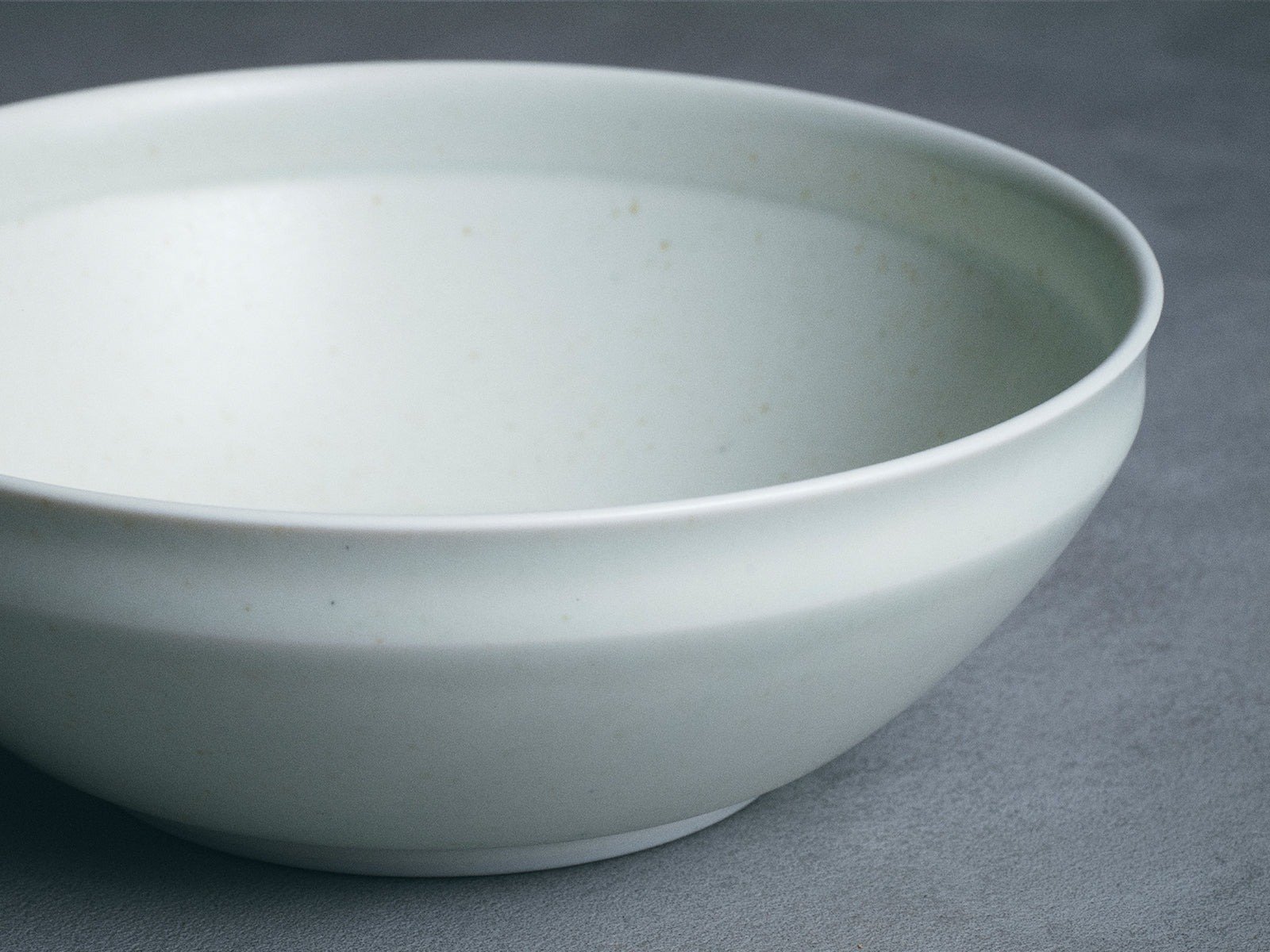 KINTO LIN BOWL (⌀220MM/9IN) EARTH GREY THUMBNAIL 4