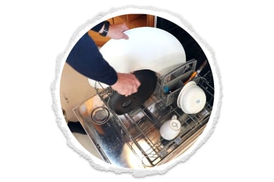 smooth lines and dishwasher-safe tray & seat liner for fuss-free cleaning after messy mealtimes!