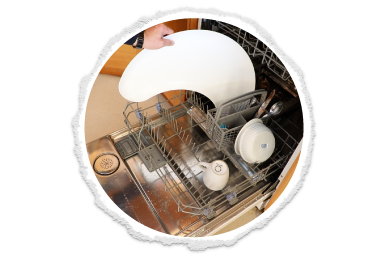Pop the tray into the dishwasher for fuss-free cleaning.