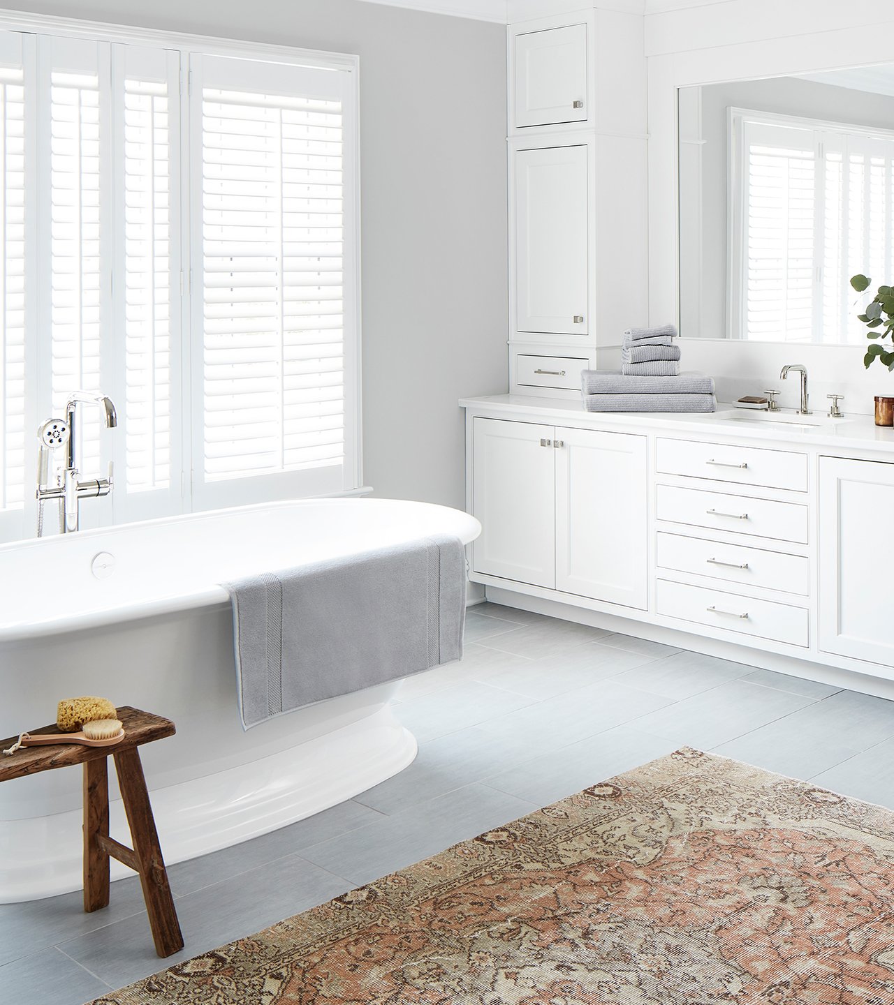 Bathroom shot with Plush Bath Mat and Spa Towel Set in Light Pewter