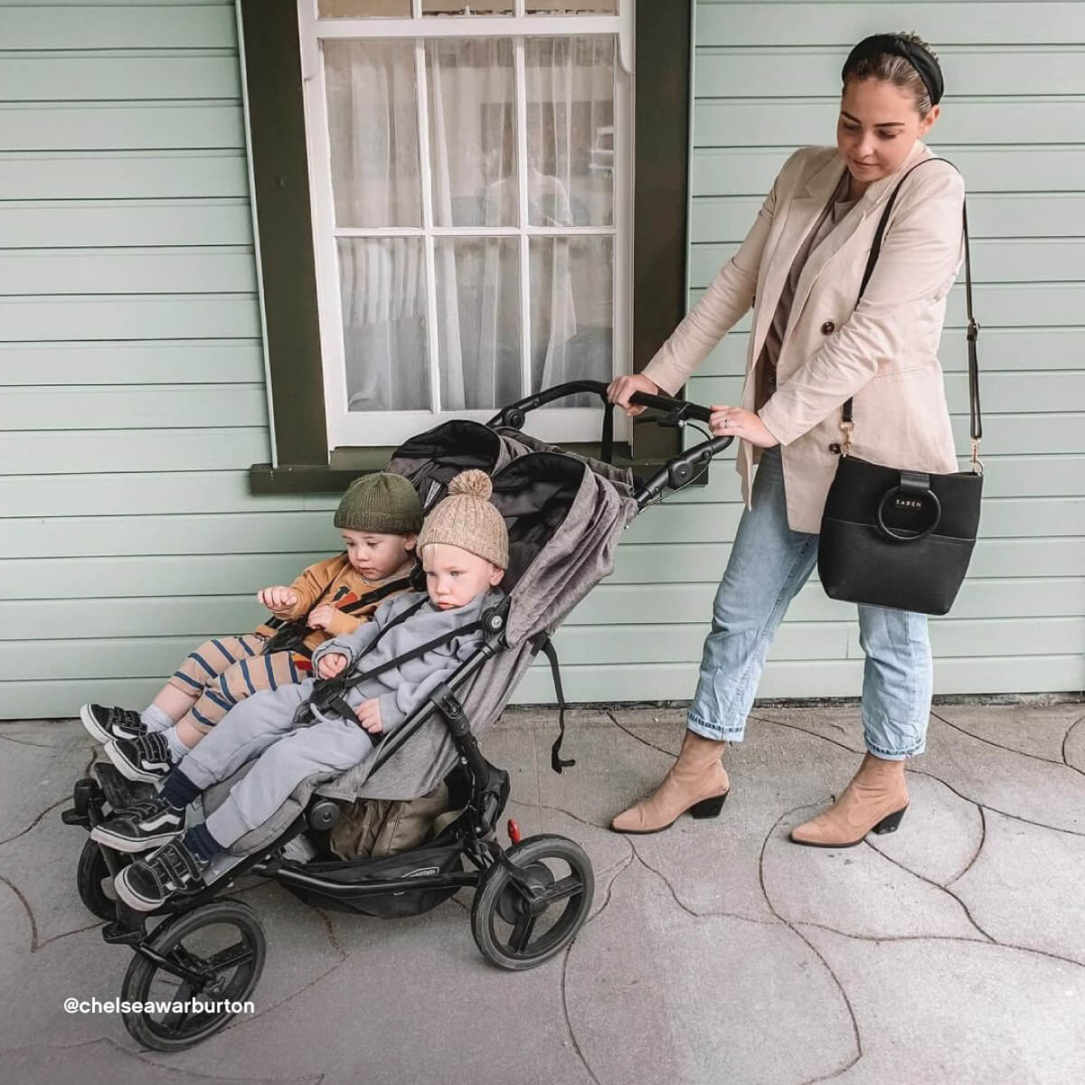 built from the platform that brought all terrain to the worlda thoughtful bundle from newborn to toddlercomplimentary warrantyparent facing options for twins in one luxurious bundleworld class in safety, stability and materials