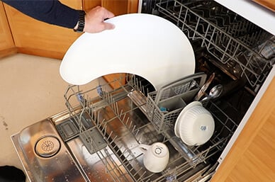 Pop the tray into the dishwasher for fuss-free cleaning.