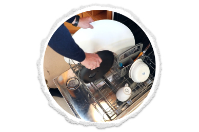 Pop the tray & seat cover into the dishwasher for fuss-free cleaning. Please note that our seat cover prefers a cold cycle to keep its perfect shape!