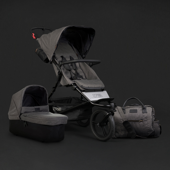 https://cdn.accentuate.io/47015264290/11277138427938/MOUNTAIN_BUGGY_LUXURY_BUNDLE_UJ-HERRINGBONE_592x592px_WEB-v1580696481669.jpg?592x592