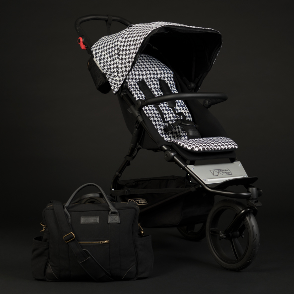 https://cdn.accentuate.io/47326429229/11285942632493/mountain_buggy_shopify_LUXURY_PAGE_UJ_pepita_592x592px-v1574894798537.jpg?592x592