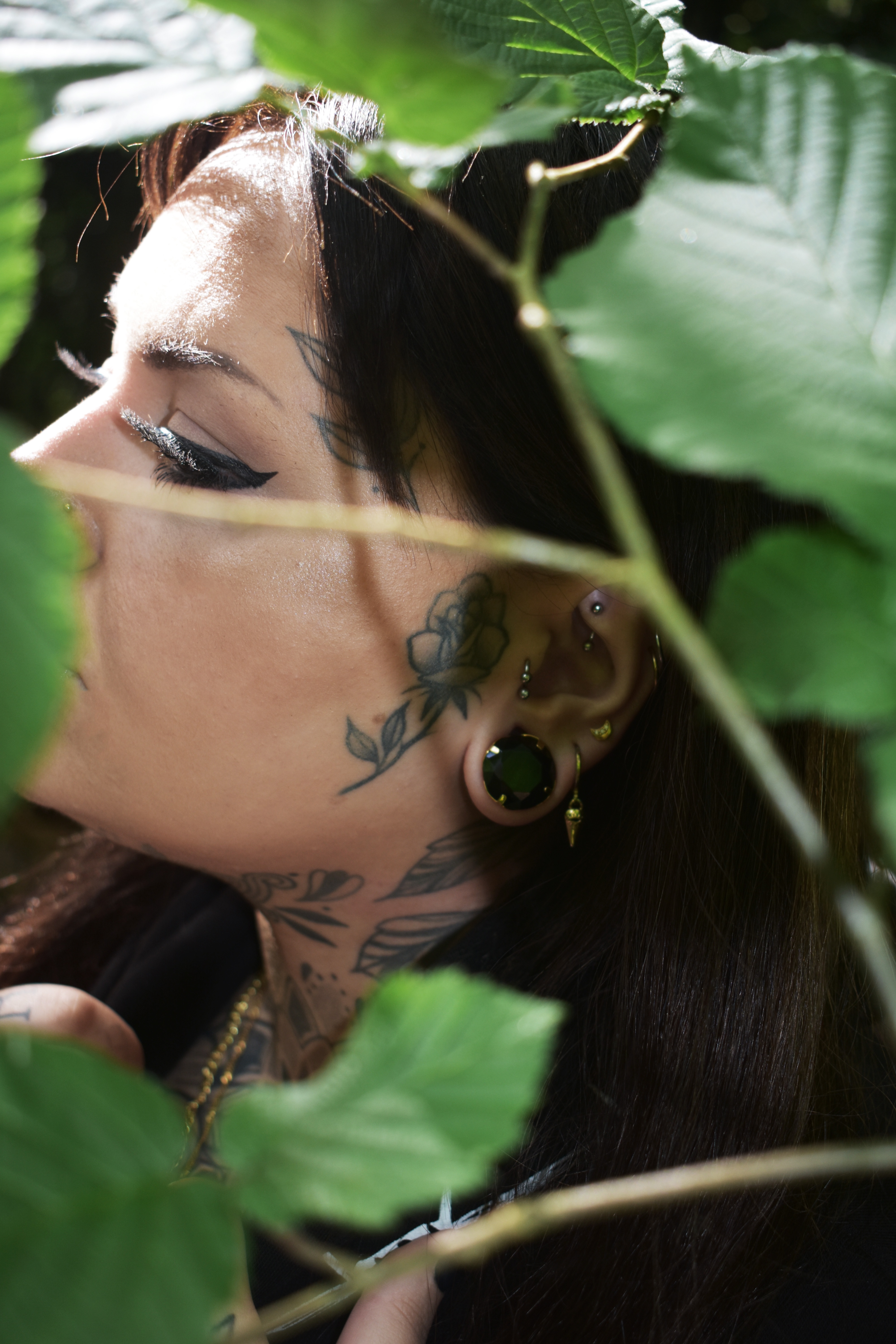 cool  Gold Black Diamond Metal Ear Gauge / Plug