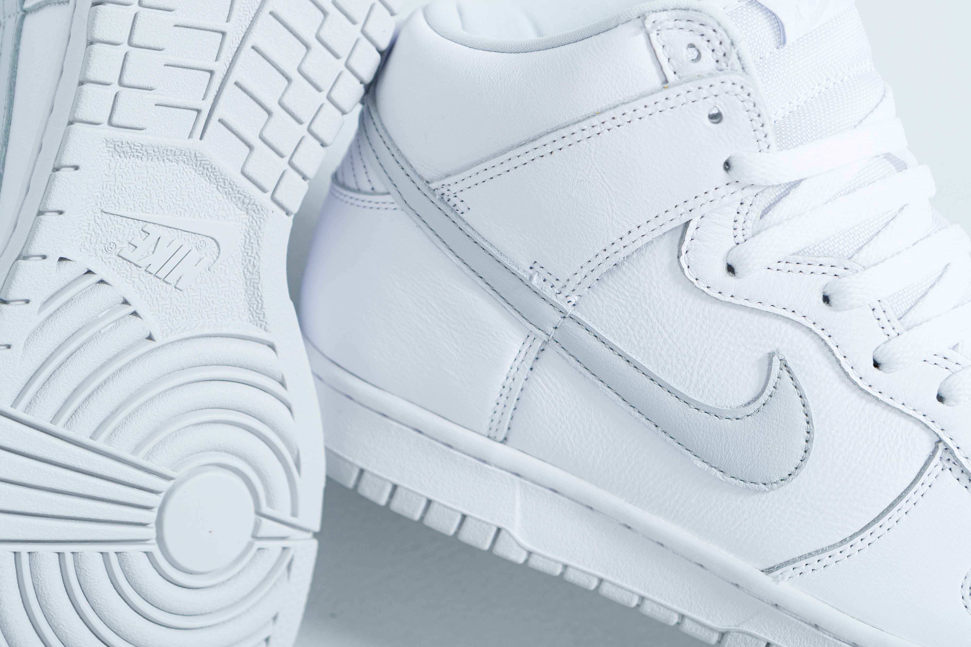 Nike - Dunk Hi SP - White/Pure Platinum - Up There