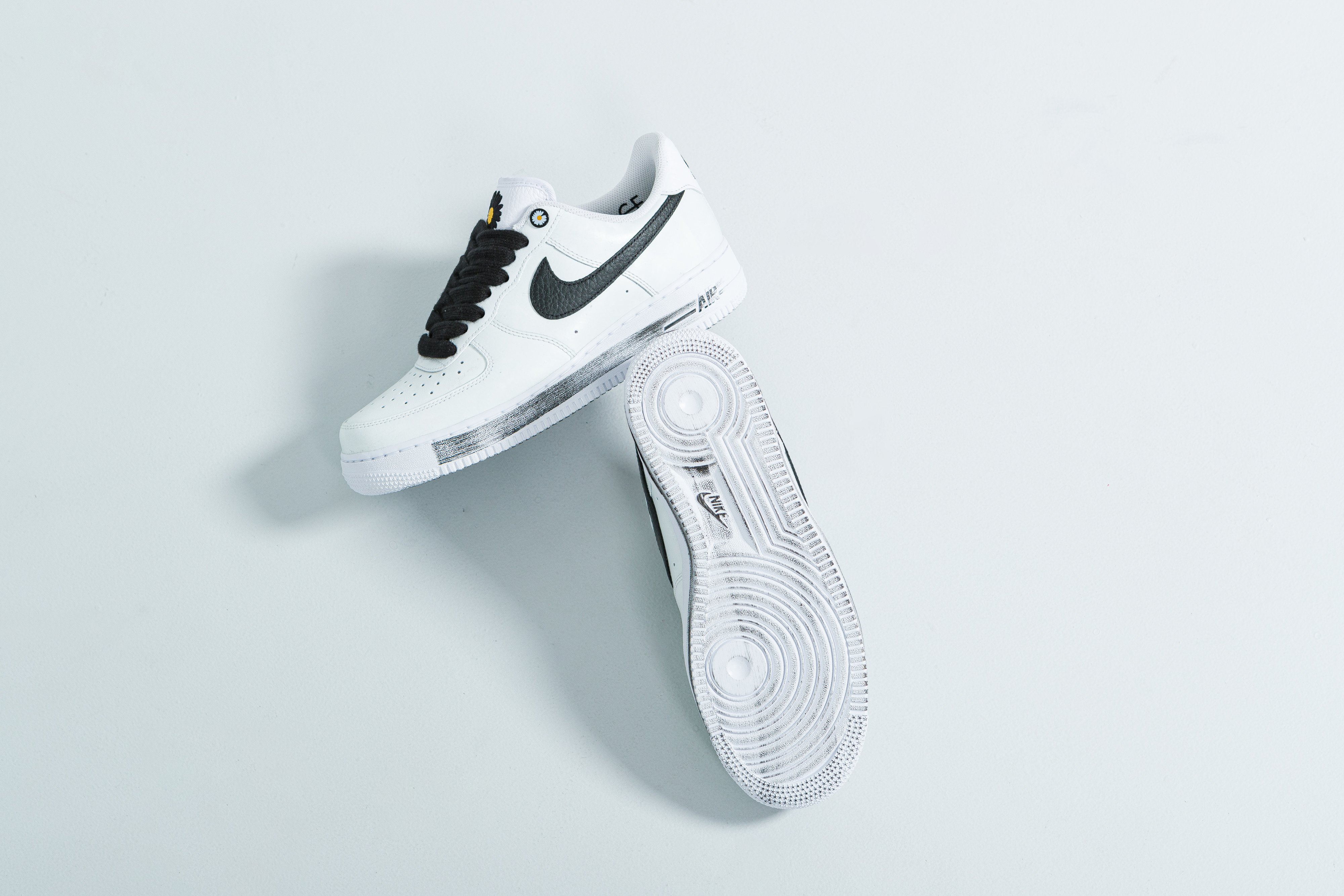 Nike - Air Force 1 '07 x Paranoise - White/Black-White - Up There