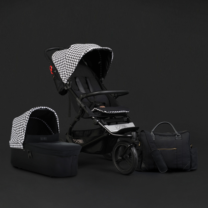 https://cdn.accentuate.io/47535161441/11299561996385/MOUNTAIN_BUGGY_LUXURY_BUNDLE_SWIFT-PEPITA_692x692px_WEB-v1580702379359.jpg?692x692