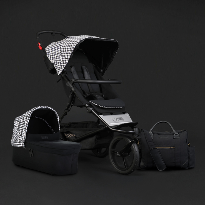 https://cdn.accentuate.io/47535161441/11299562127457/MOUNTAIN_BUGGY_LUXURY_BUNDLE_UJ-PEPITA_692x692px_WEB-v1580702392459.jpg?692x692