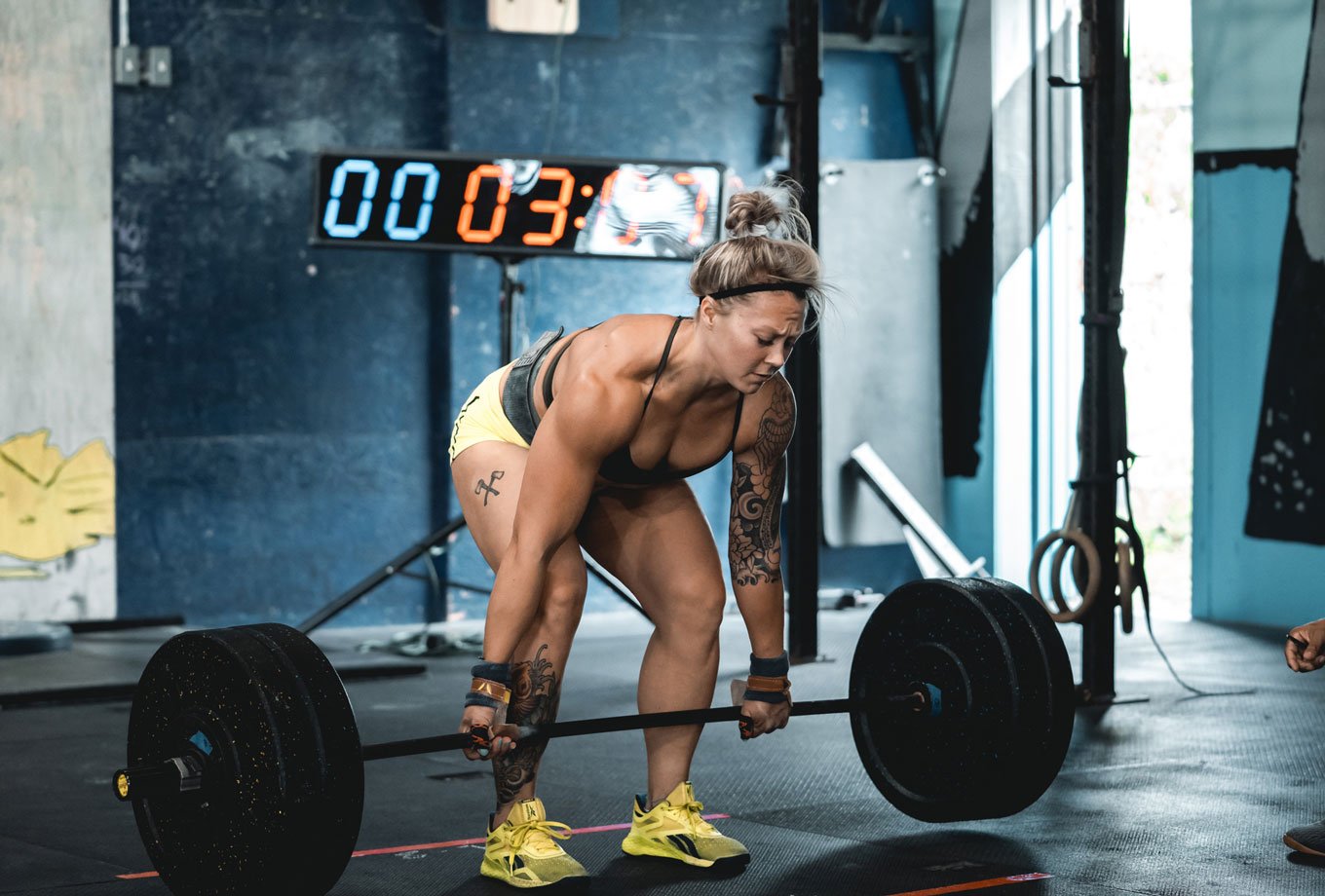 deadlift with olympic bar and crumb rubber plates