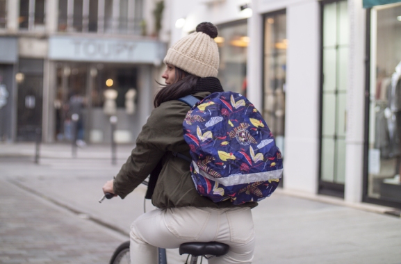 Cabaia Cabaïa réinvente les accessoires et vêtements pour les femmes, hommes et enfants : Bonnets, Sacs, Écharpes, Chaussettes, Serviettes de plage
