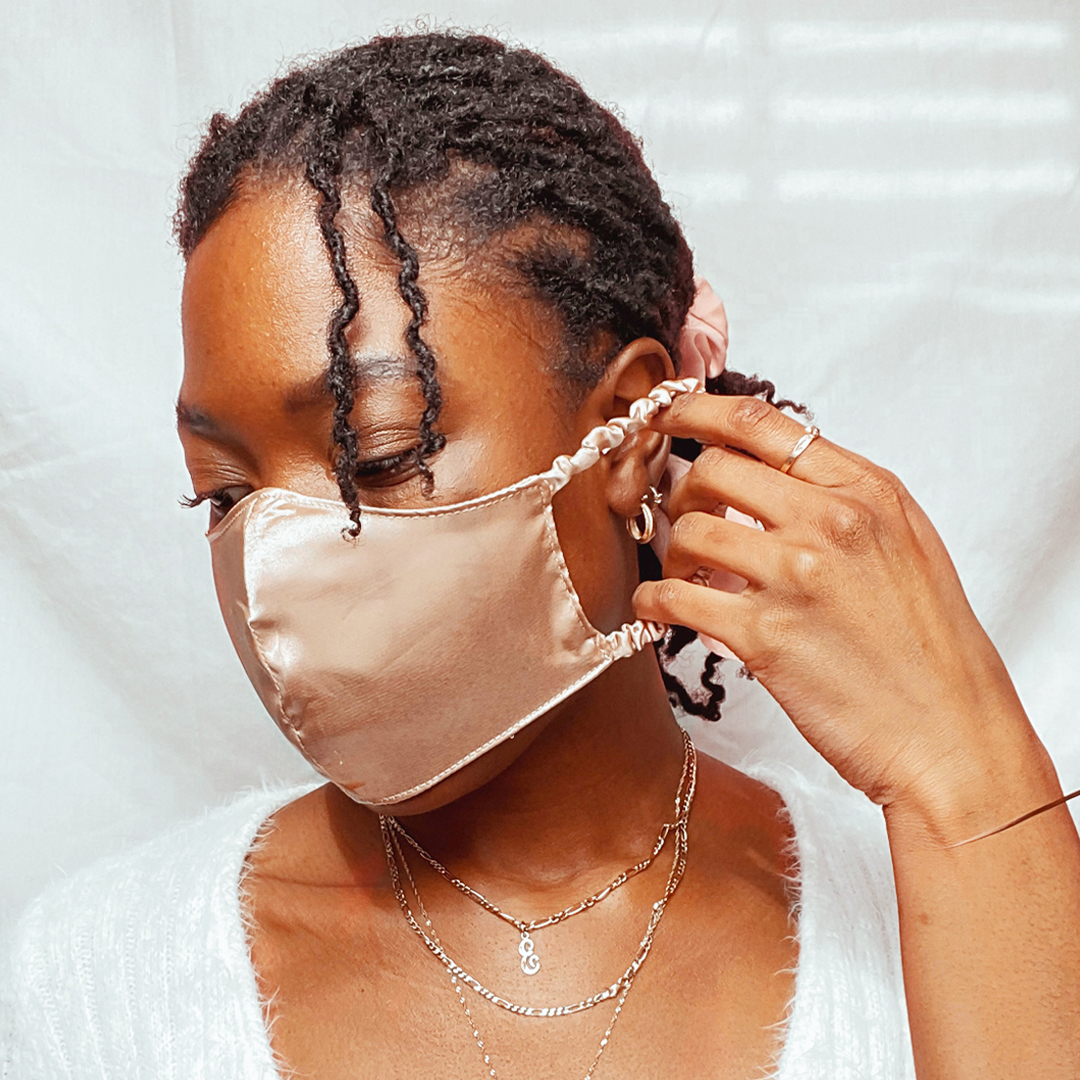 Woman wearing the reusable Fancii face mask in champagne gold