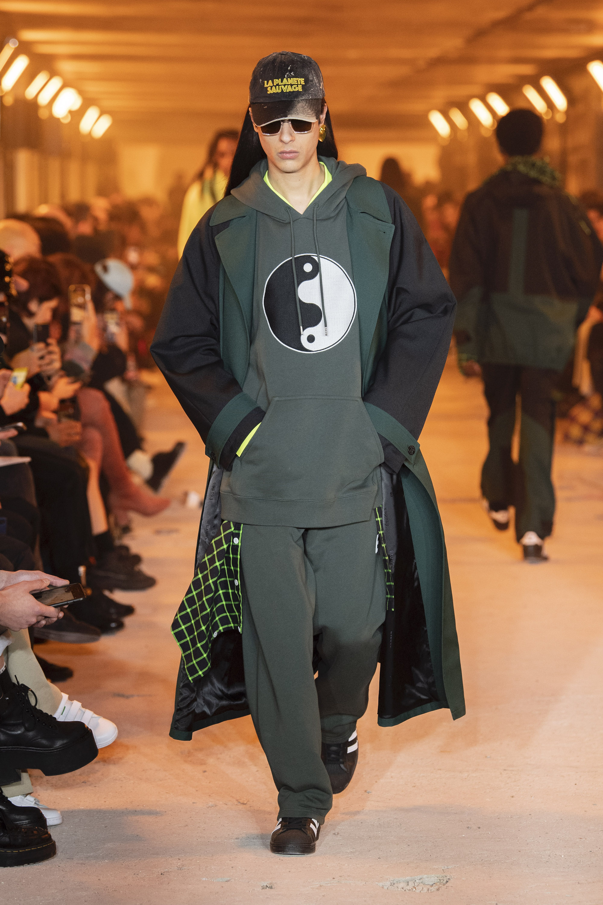 Etudes runaway AW20 Look 29