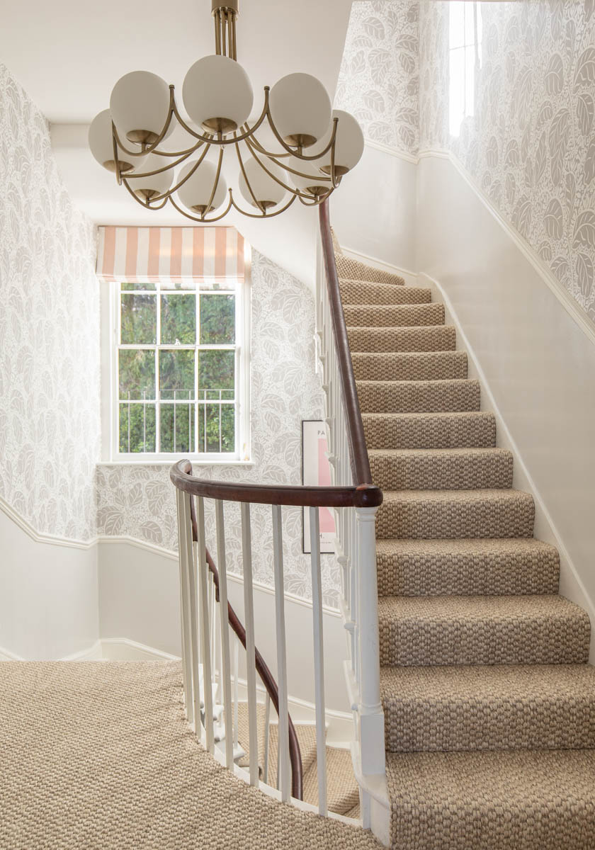 A warm white lower wall painted in Belgravia No.6