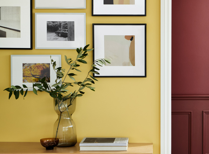 Crimson Red rear walls and woordwork painted with Huguenot No.49

