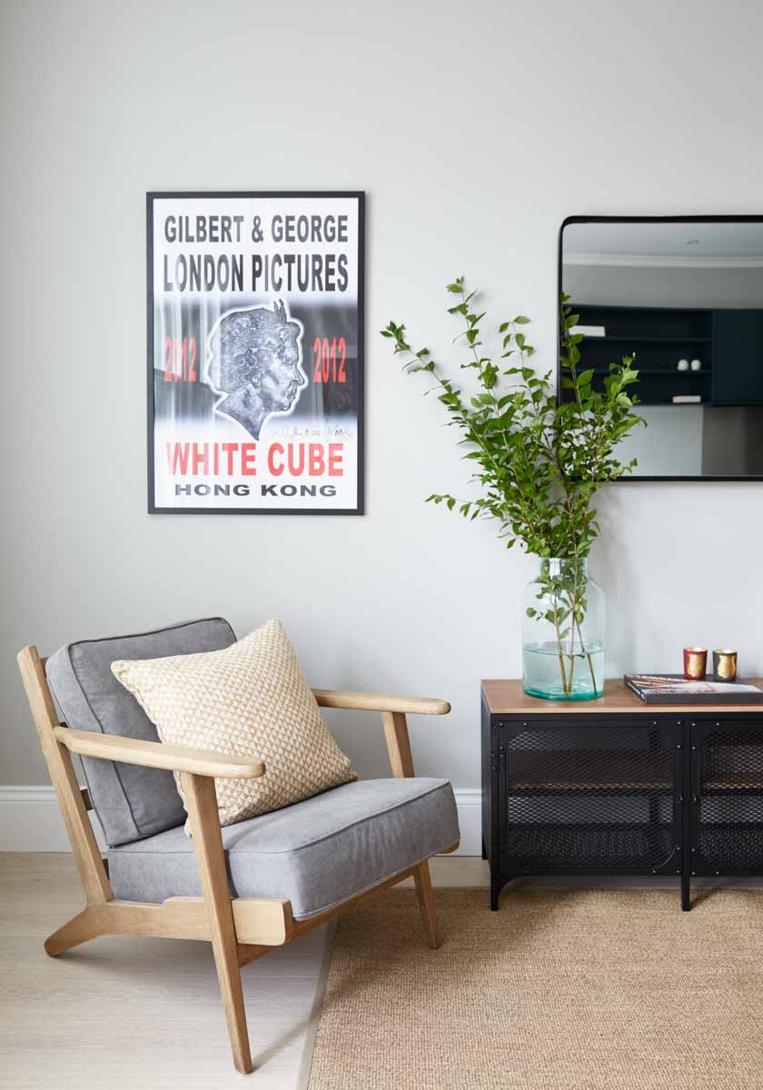 Light Grey walls painted with Ludgate Circus No.89

