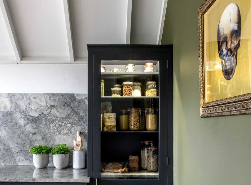 Sage Green kitchen walls painted with Myrtle Green No.168

