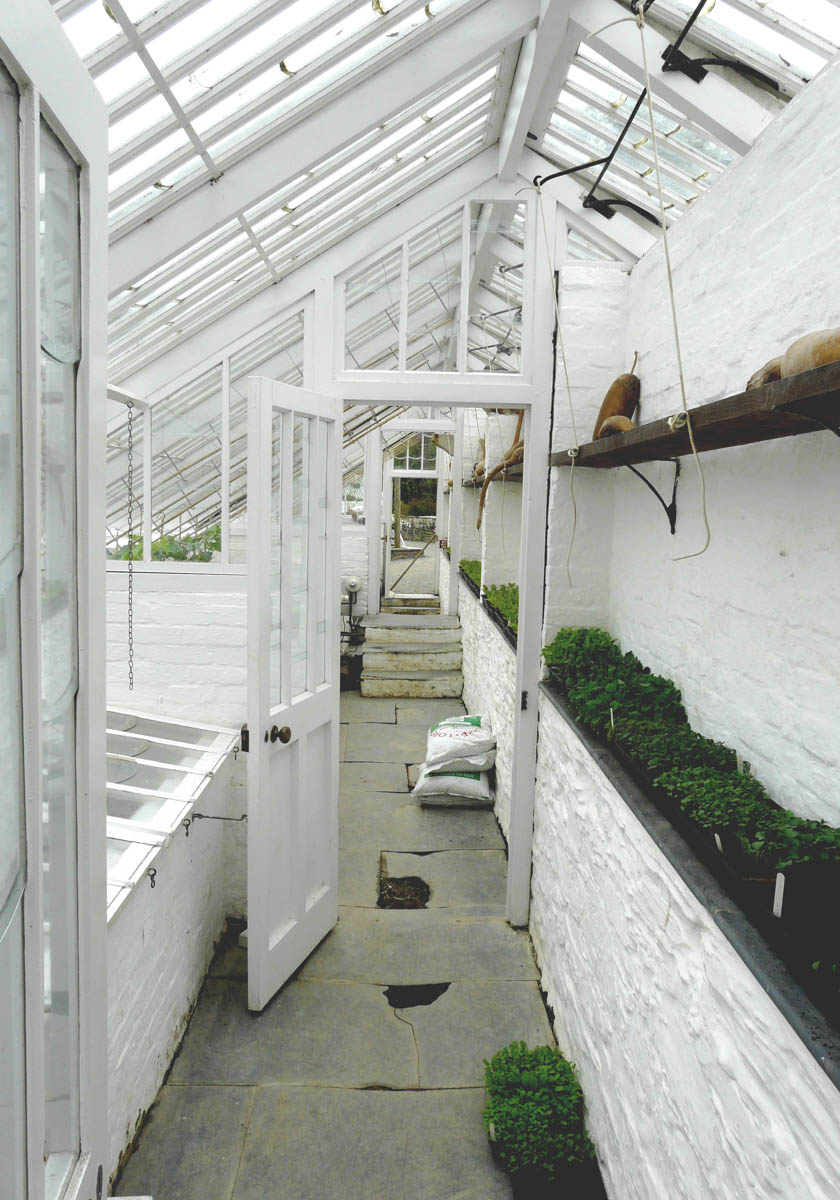 White With A Hint Of Yellow woodwork painted with Whitehall No.9

