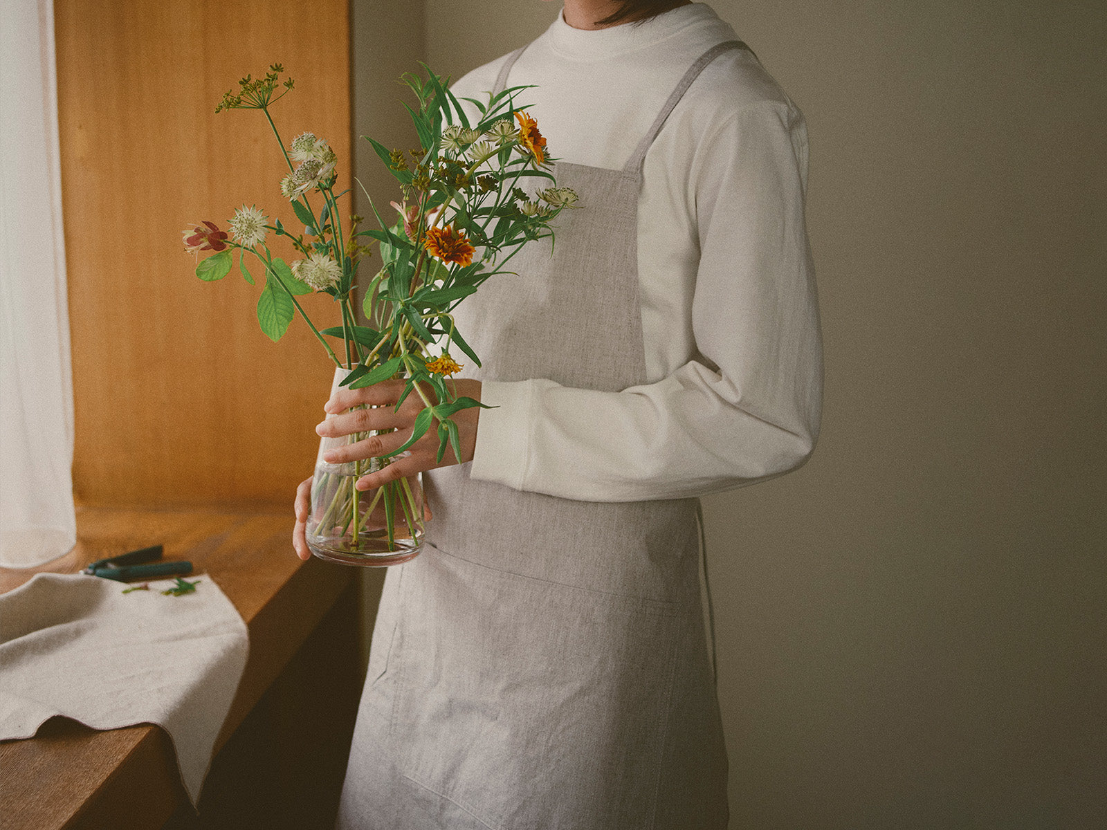 KINTO FUTO FULL APRON SCO LIGHT GREY THUMBNAIL 3