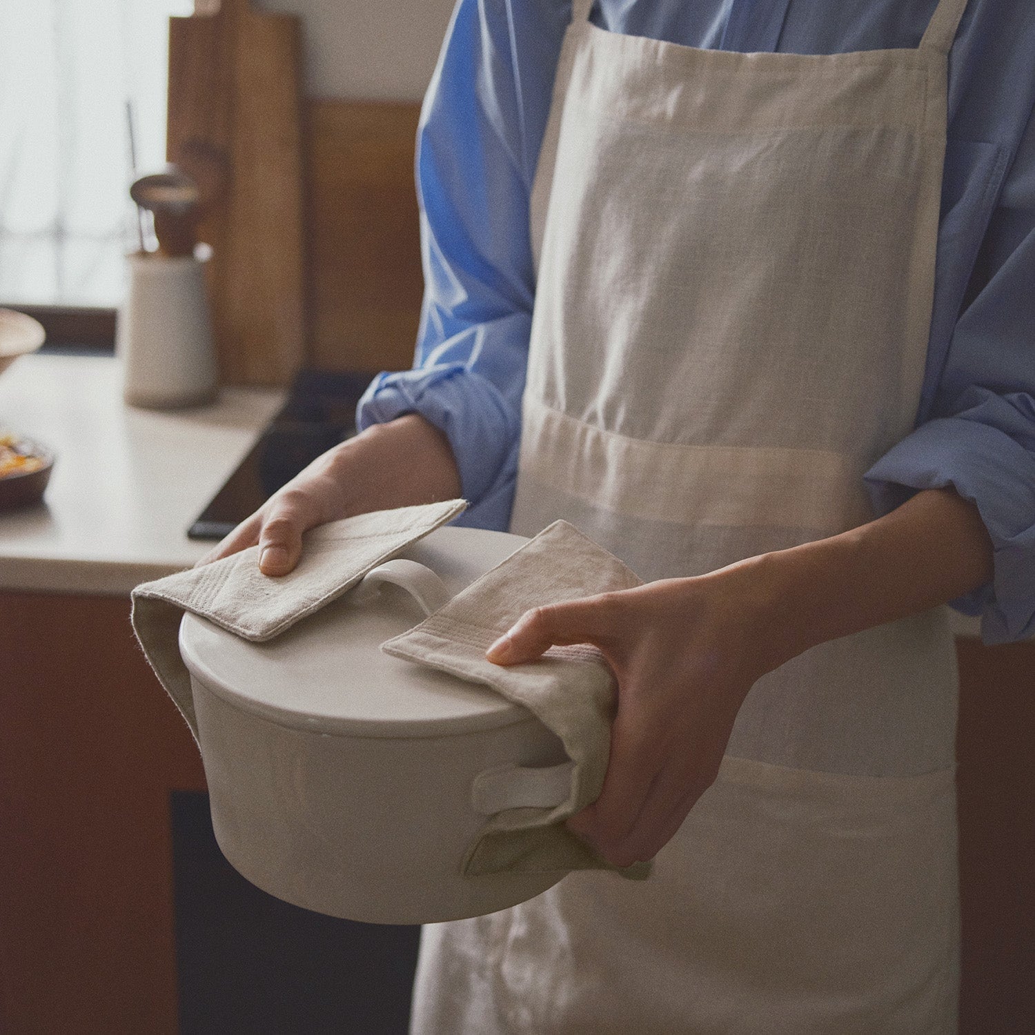 KINTO FUTO FULL APRON ALI WHITE