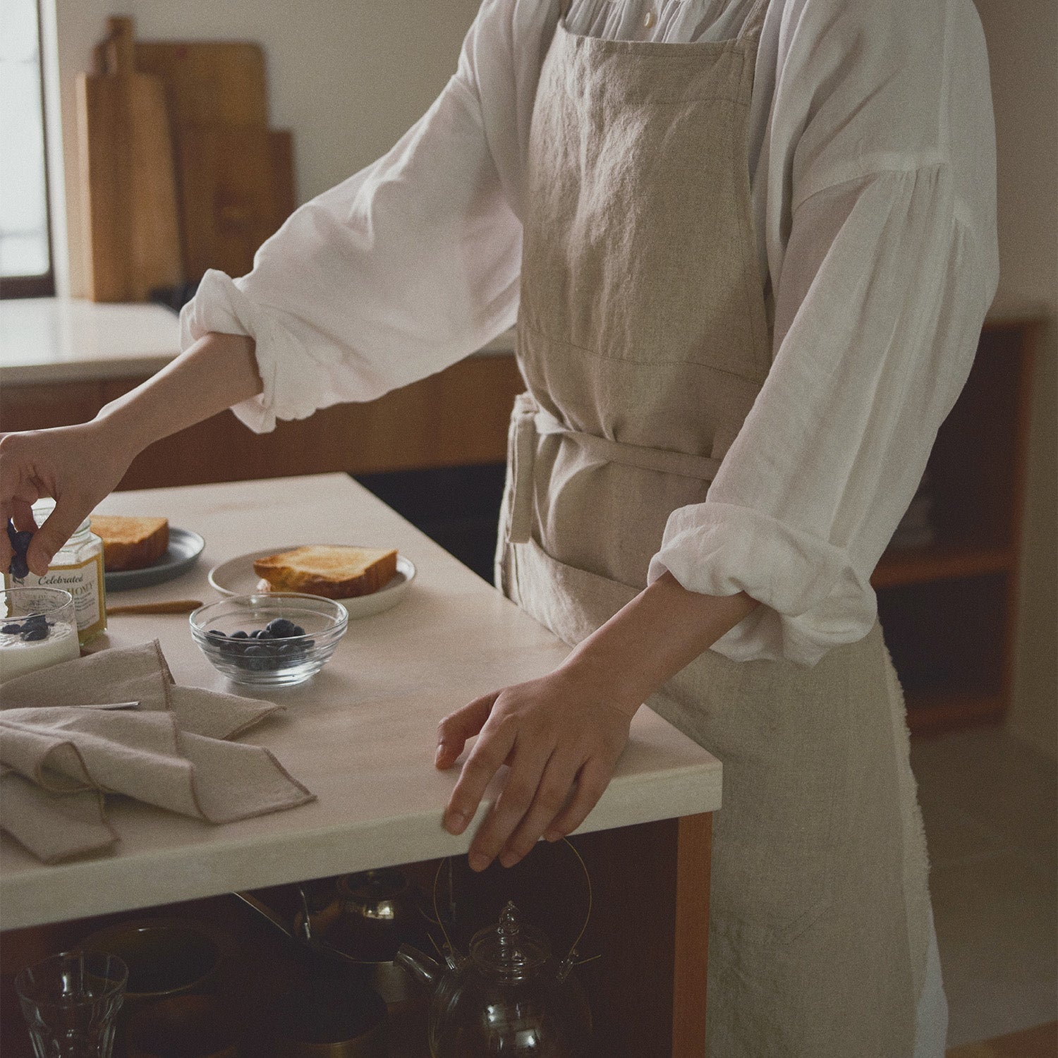 KINTO FUTO FULL APRON ALI NATURAL