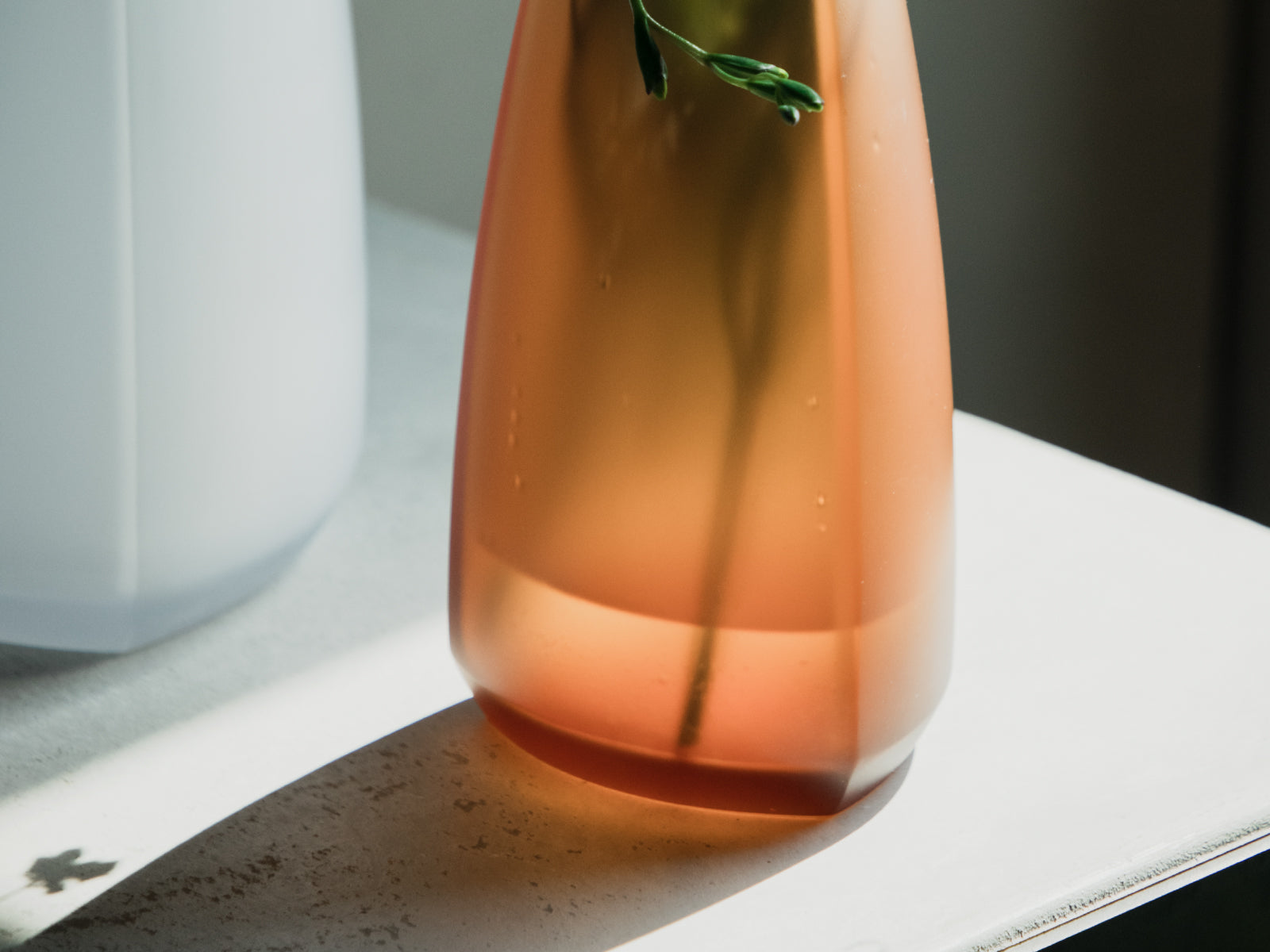 KINTO TRE VASE (115X200MM/4.5X7.9IN) AMBER THUMBNAIL 6