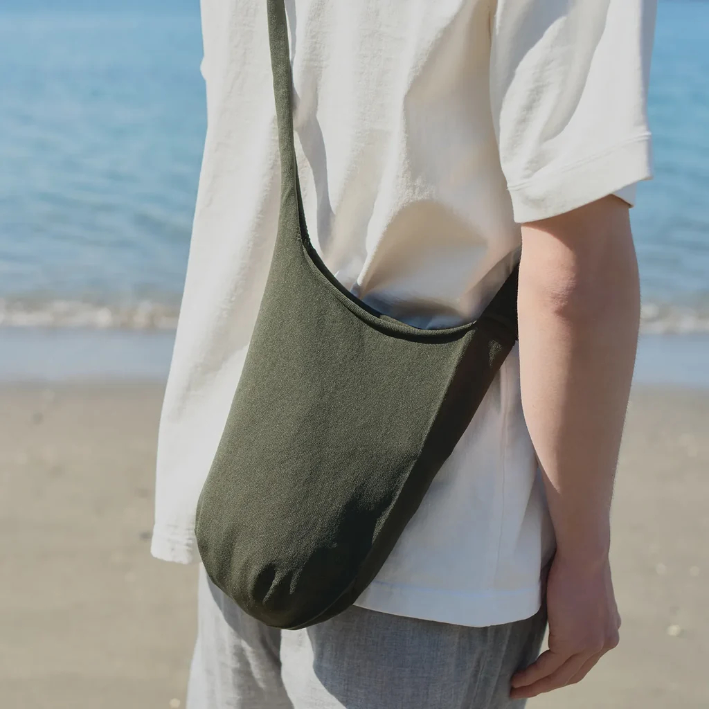 KINTO FUTO DRAWSTRING BAG NL DARK GREEN THUMBNAIL 8