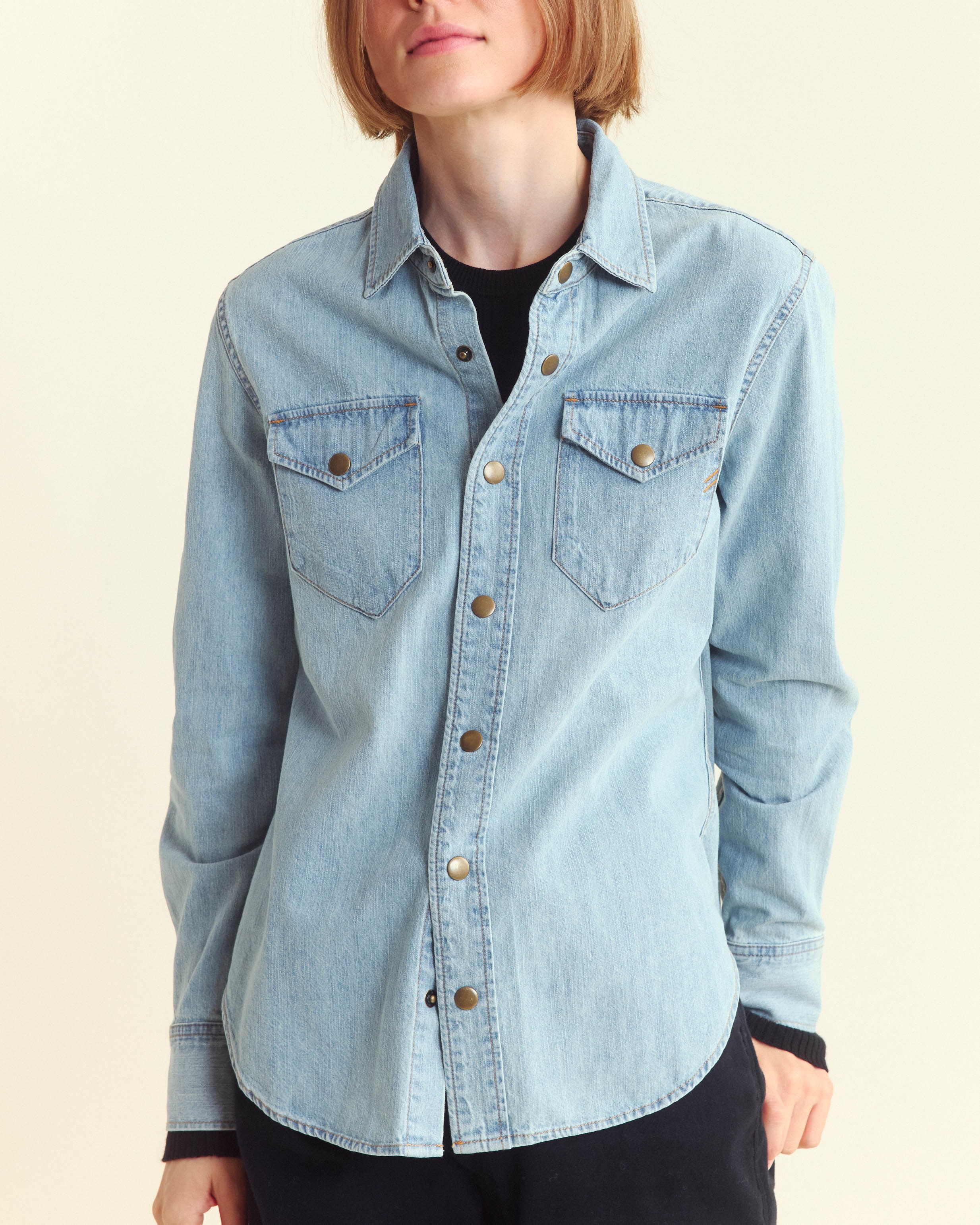 Female model wears the Shoals Denim Shirt