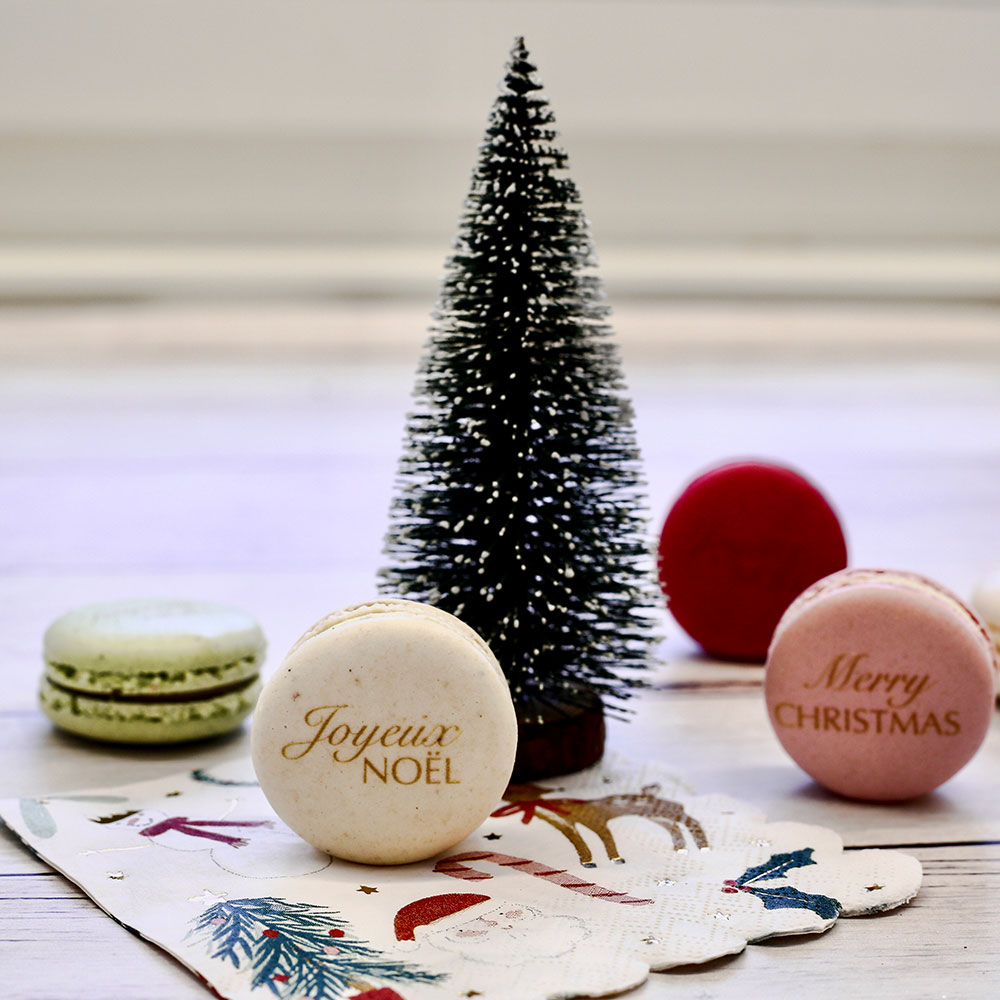 Merry Christmas customised logo on macarons made by Maison Amarella
