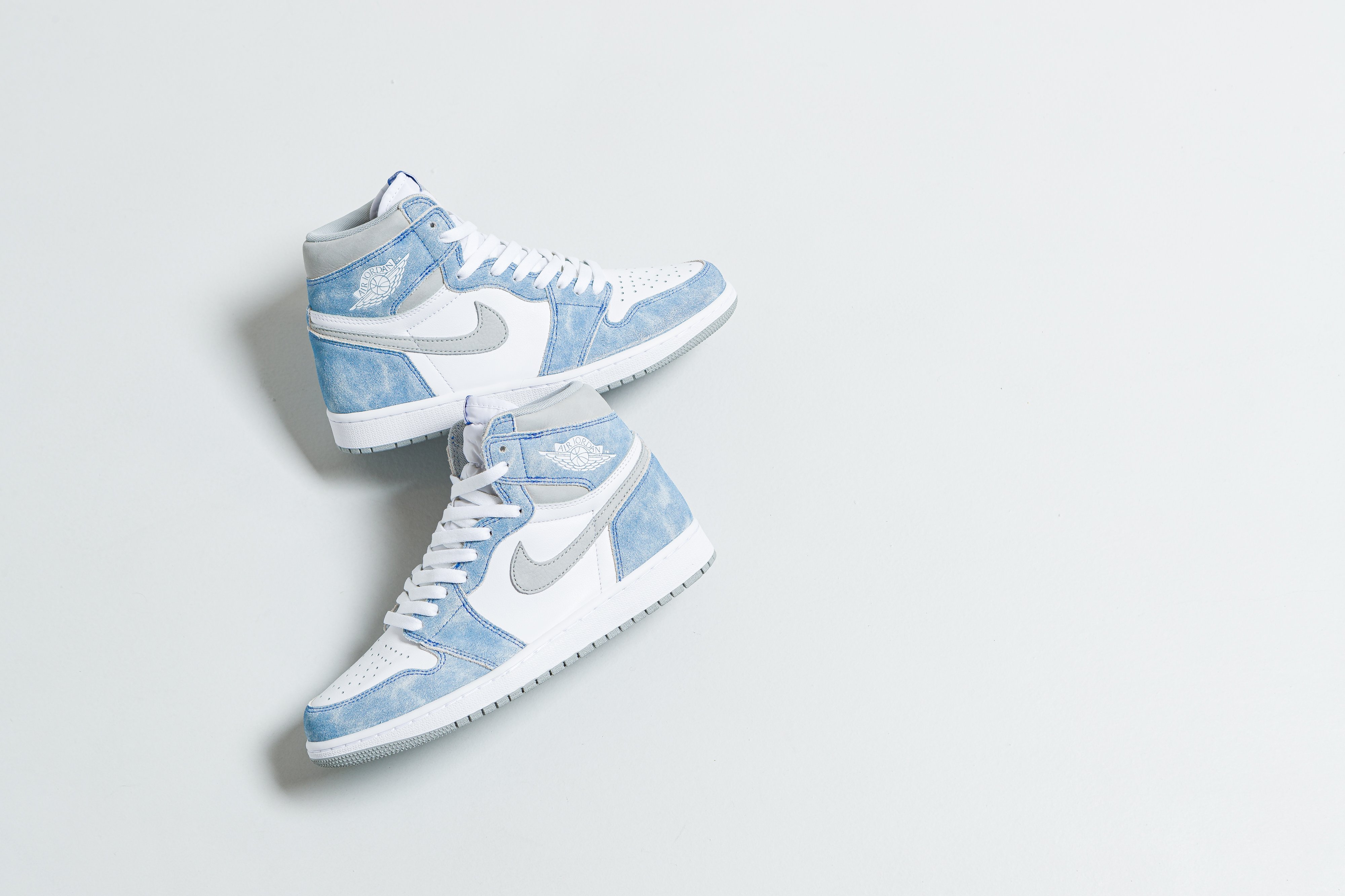 Nike Air Jordan 1 Retro High Hyper Royal Up There Nike Air Jordan 1 Retro High Hyper Royal Up There