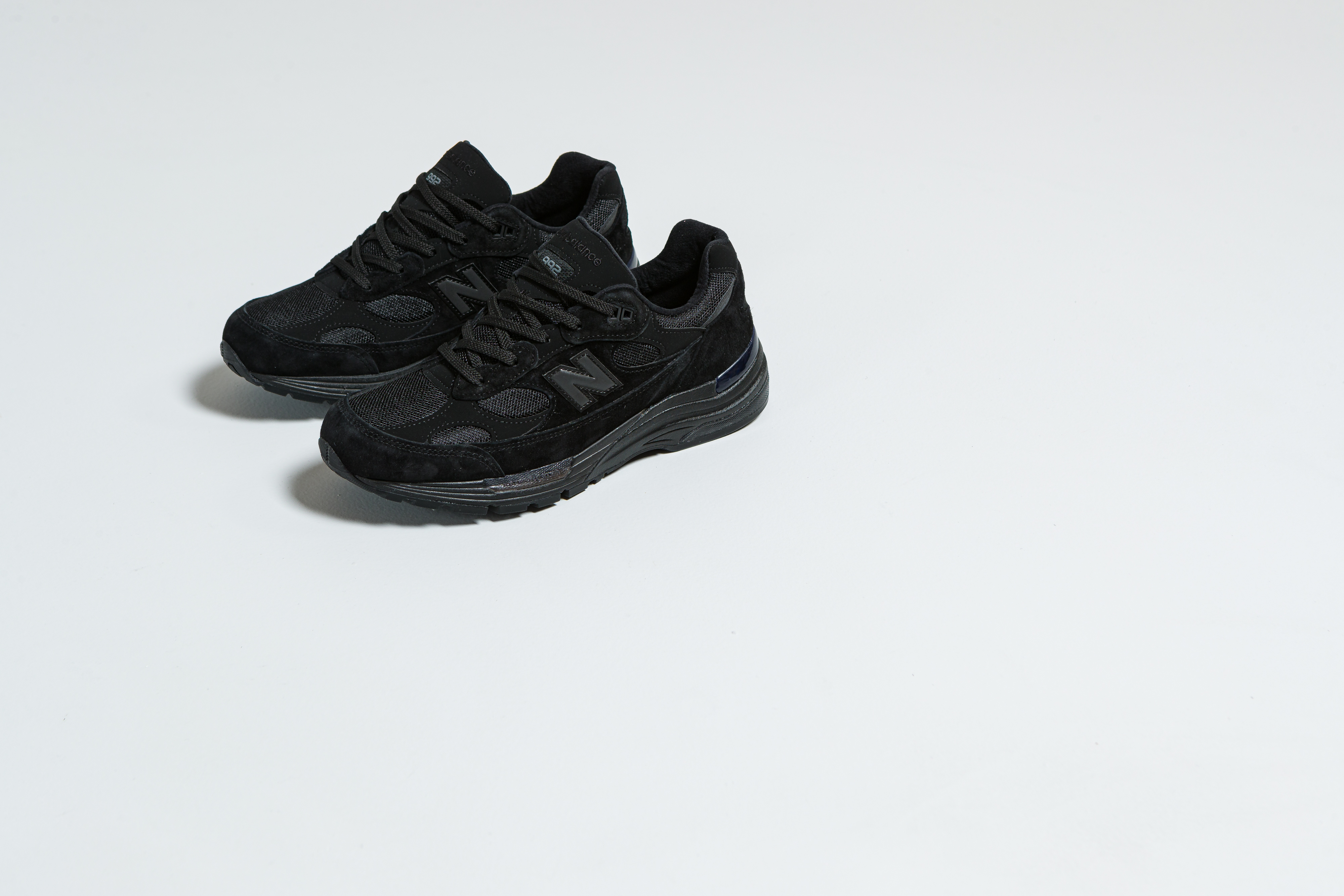 all black 992 new balance