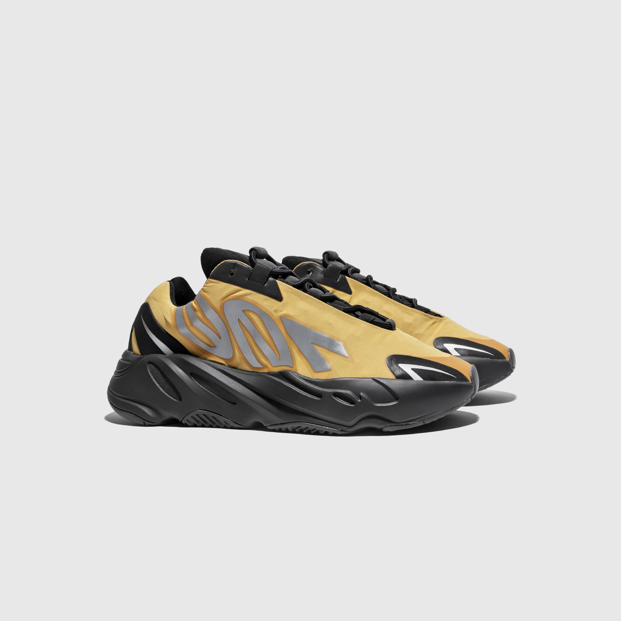 YEEZY 700 MNVN 