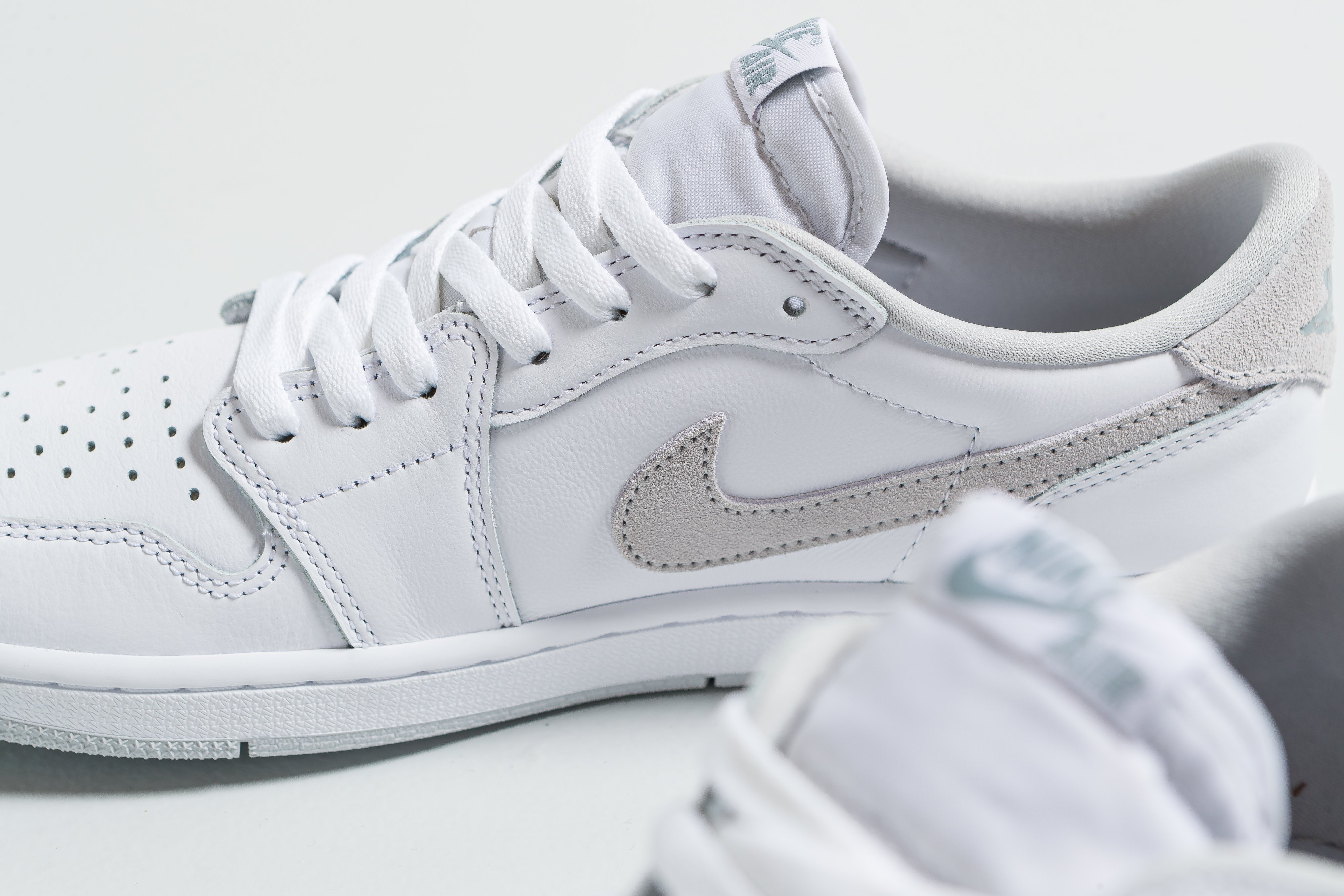 Nike Air Jordan 1 Low Og Neutral Grey Up There Nike Air Jordan 1 Low Og Neutral Grey Up There