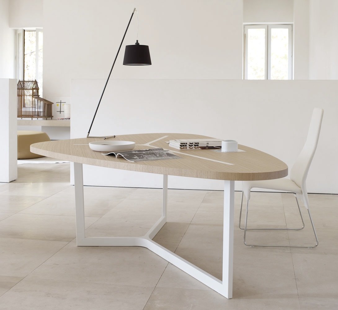 The Seven table designed by Jean-Marie Massaud for B&B Italia. Photo c/o B&B Italia. 