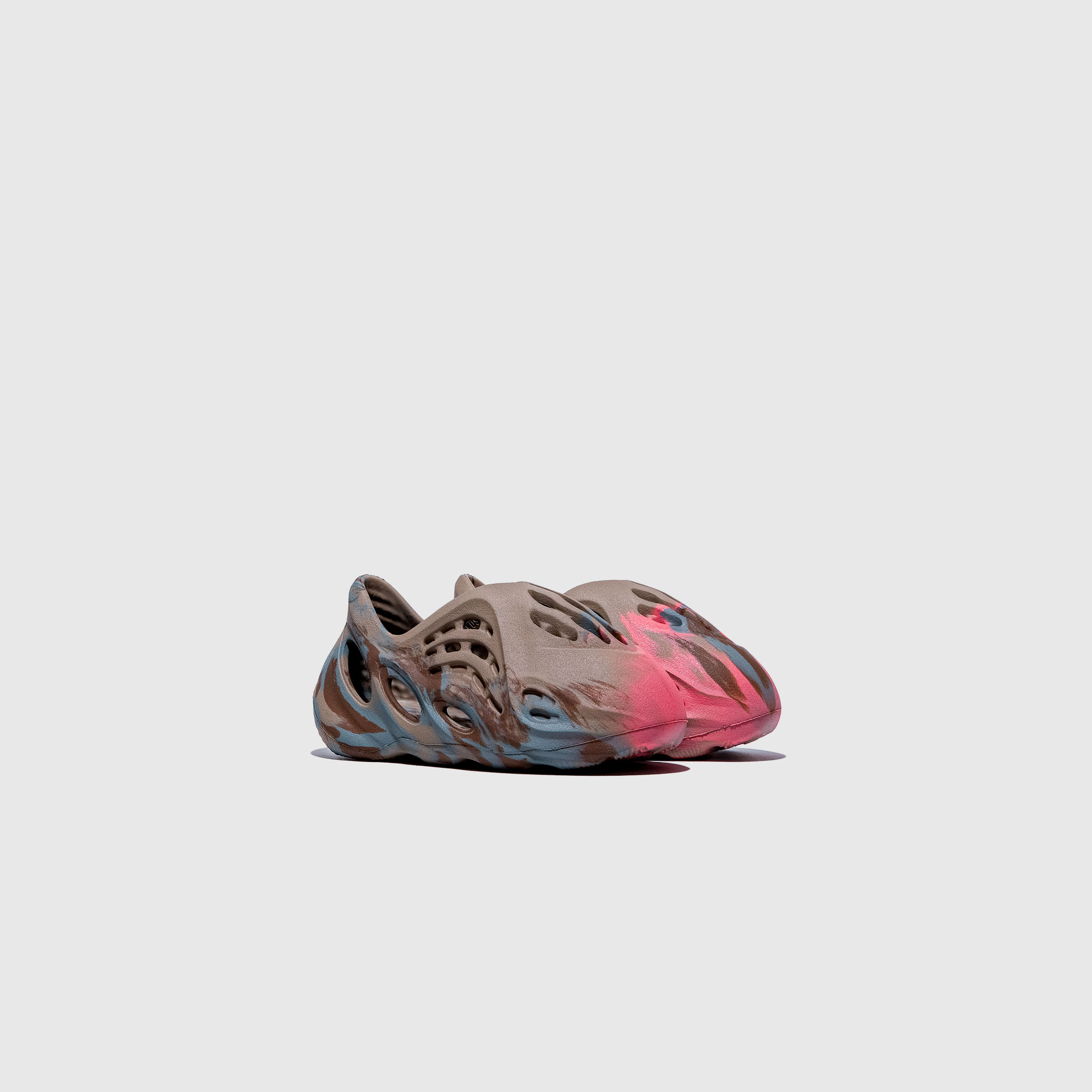 春夏新作モデル adidas on YEEZY Twitter: Foam Runner Nice Kicks Mx Sand Grey 