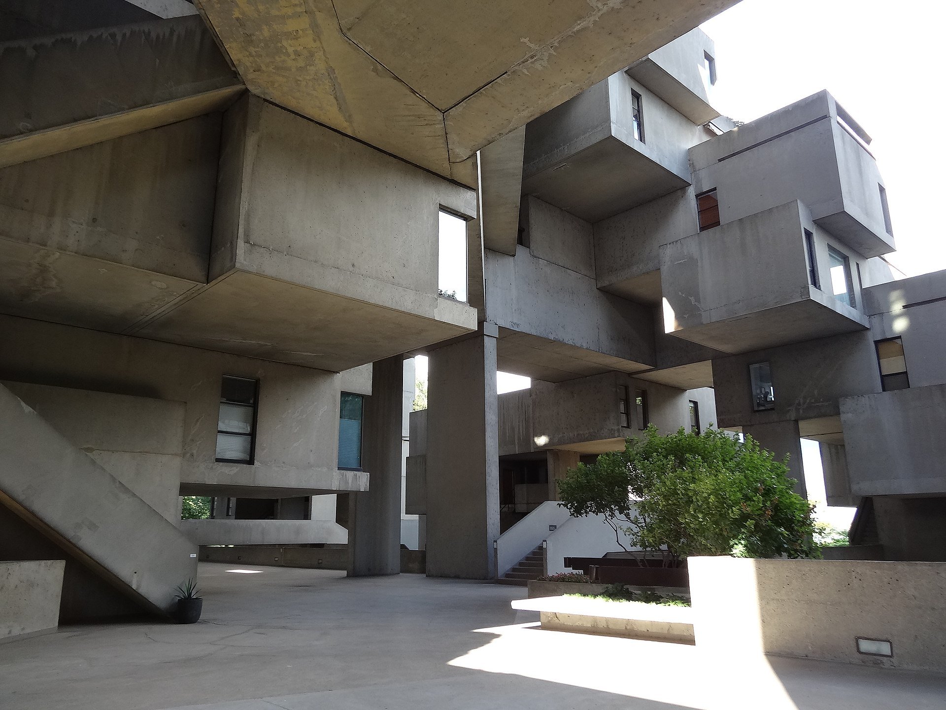 Montréal's Habitat 67 remains one of the world's most recognisable brutalist buildings and is an early example of complex concrete prefabrication. Photography c/o Creative Commons. 