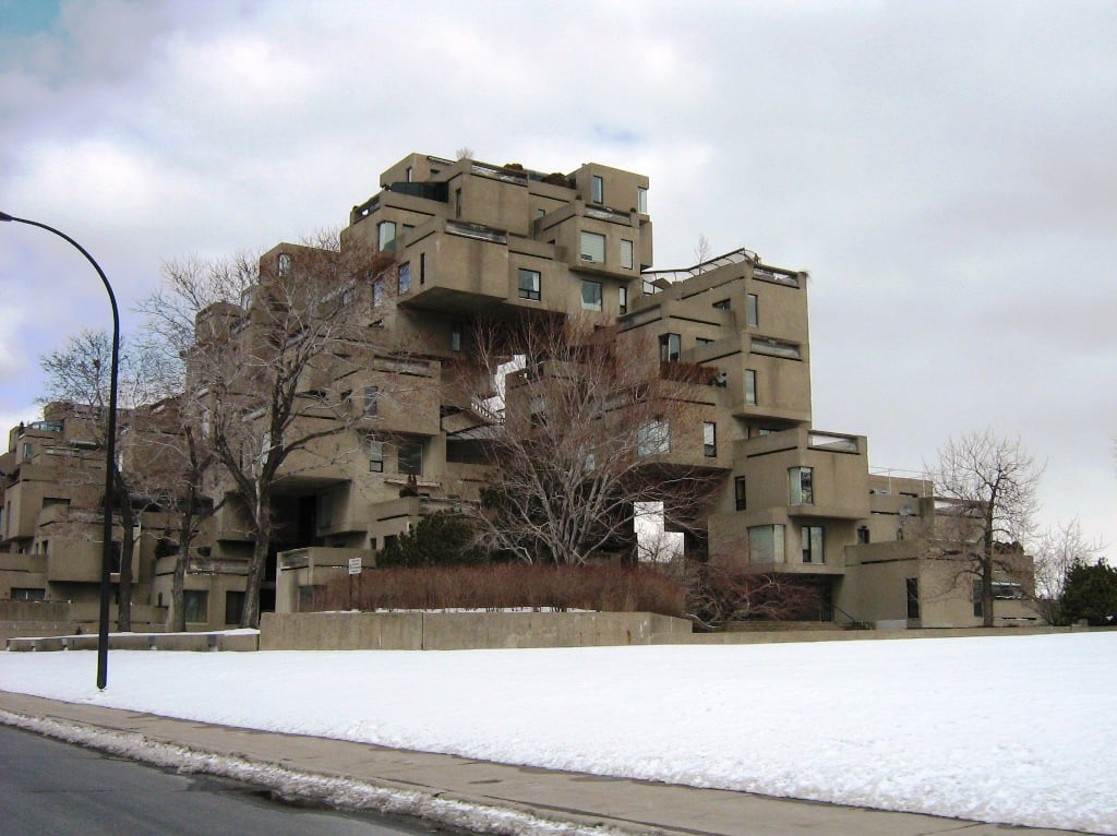 The groundbreaking Habitat 67 community housing buildng in Montréal was designed in 1967 by architect Moshe Safdie for the Expo 67 World Fair. Photography by Mario Hains c/o Creative Commons. 