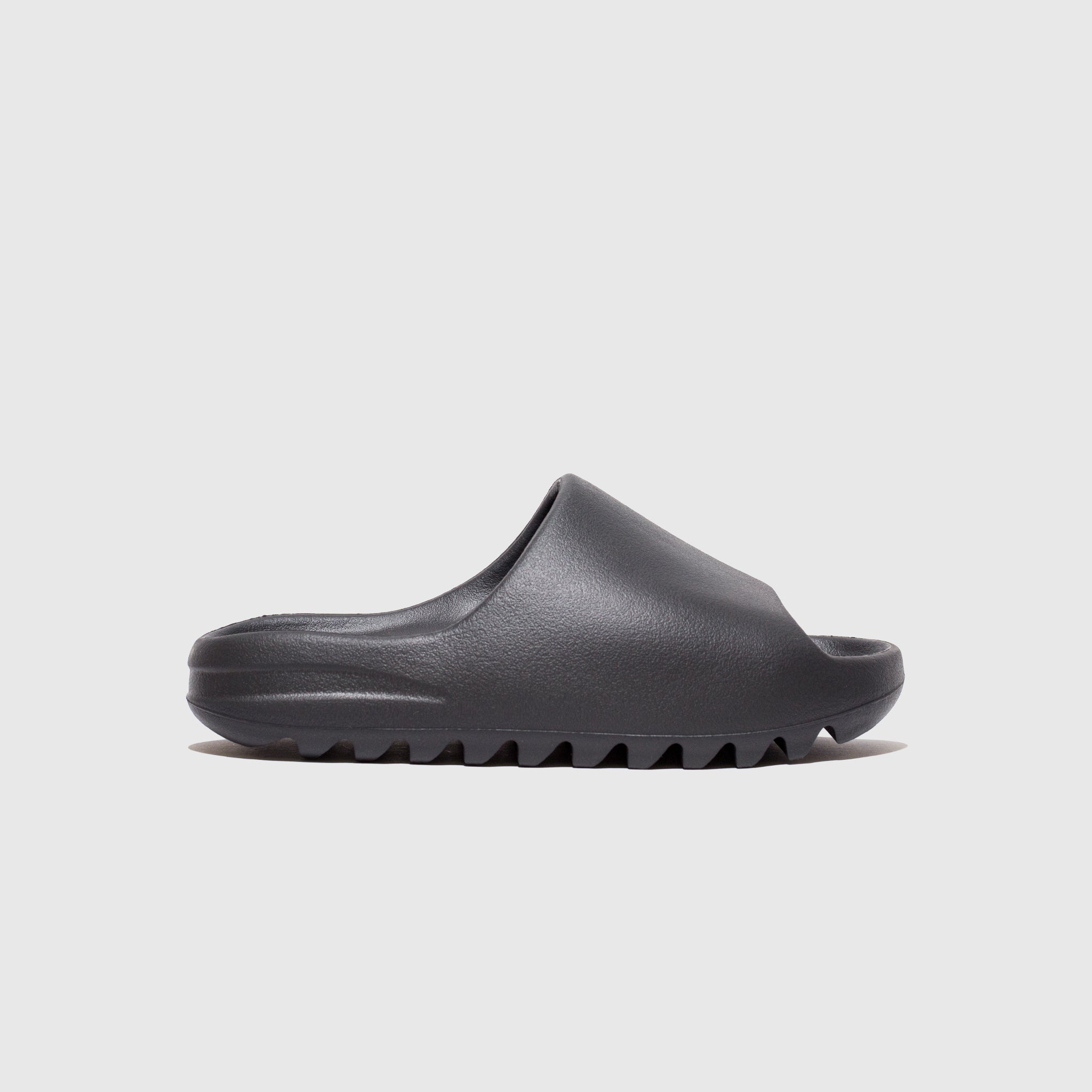 YEEZY SLIDE