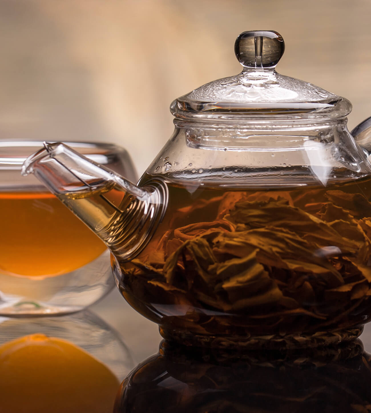 Steeping loose leaf tea in a glass teapot