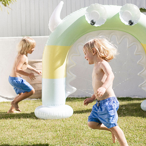 NEW IN: GIANT KIDS SPRINKLERS