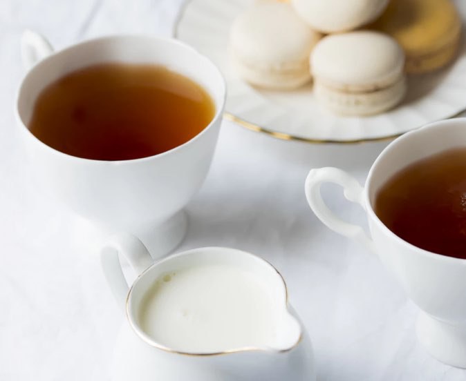 Black and oolong tea with cookies and cream