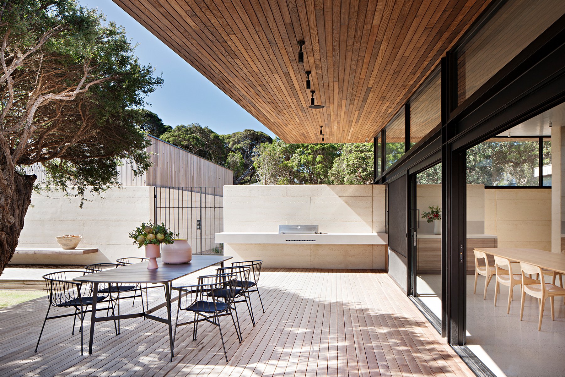 The Layer House designed by Robson Rak Architects features the Jeanette Chairs and Eileen Table by SP01. Photo c/o Robson Rak Architects. 