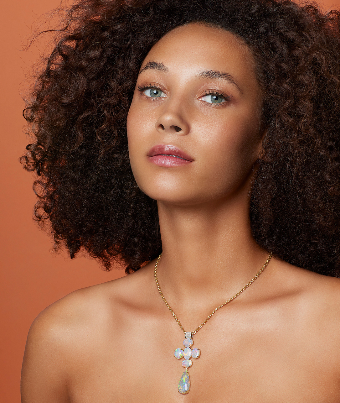 When too much is just not quite enough, just add multi-carat gemstones. Ta-da!SHOP HEAVY PAVÉ BALE PENDANT NECKLACES