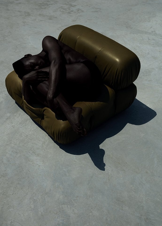 Jumbo Tsui's Sequence 3 plays with the sculptural connection between body and design. Photography c/o B&B Italia. 