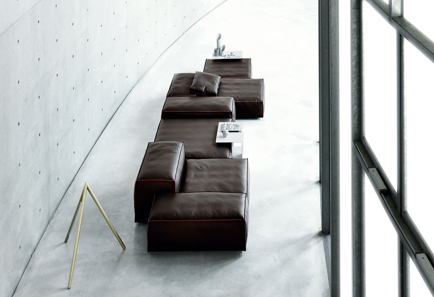The streamlined Extrasoft sofa designed by Piero Lissoni for Living Divani. Photo c/o Living Divani.