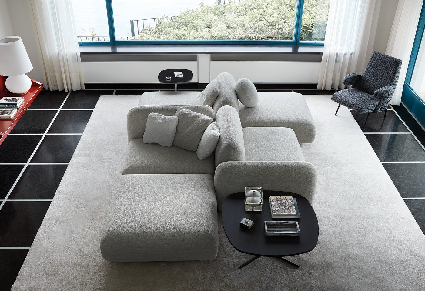 The Tokio sofa by Swedish designers Claesson Koivisto Rune for Arflex has generous proportions and a friendly, soft but still very architectural geometry. Photo c/o Arflex. 