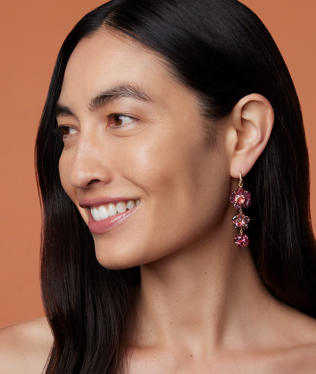 Like a daisy chain, only ultra-fine: tourmaline blooms linked together as drop earrings.SHOP TROPICAL FLOWER EARRINGS